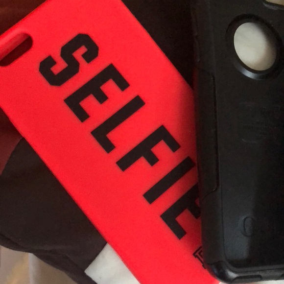 I have a bundle set for iPhone 7. - Picture 3 of 6